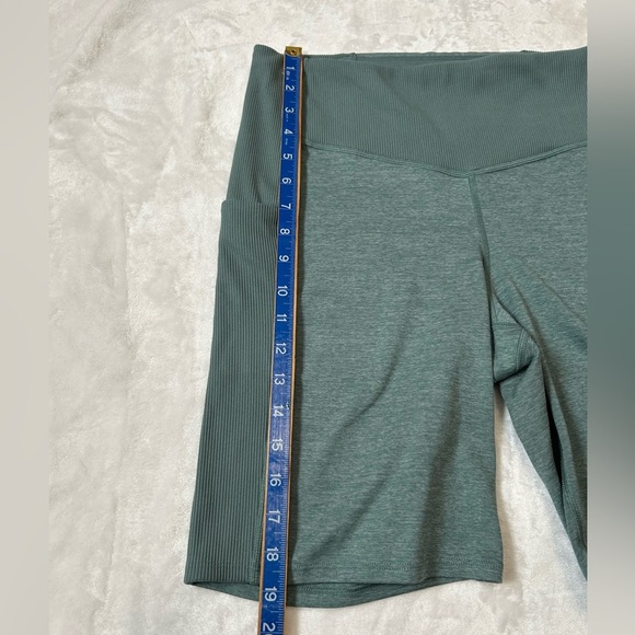 The North Face Ribbed Panel Bike Shorts - Picture 6 of 8